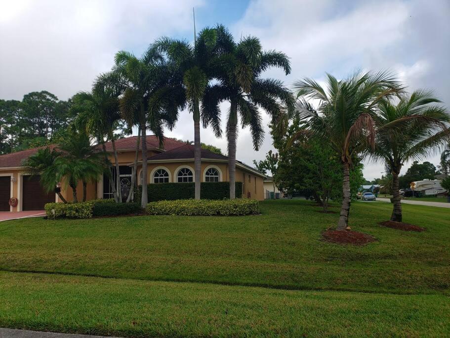 Charming vacation home in Port St Lucie. Port St. Lucie Buitenkant foto